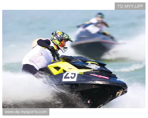 夜間水上滑索体验，激发运动激情，水上滑道尴尬视频